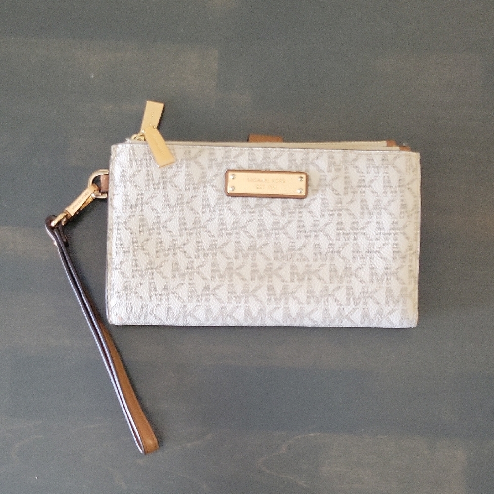 Michael Kors Wristlet